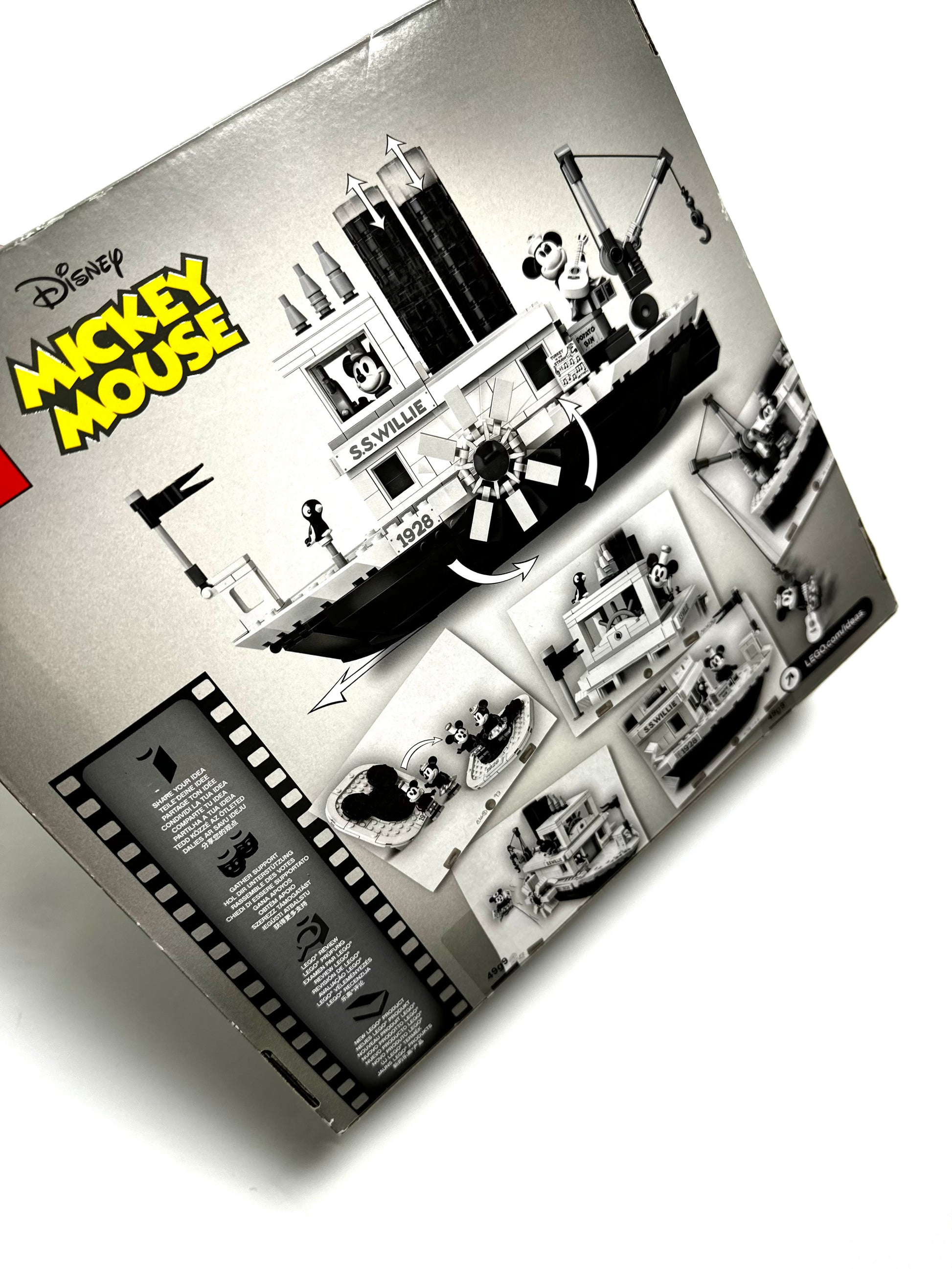 Mickey Mouse x Lego Streamboat Willie 21317