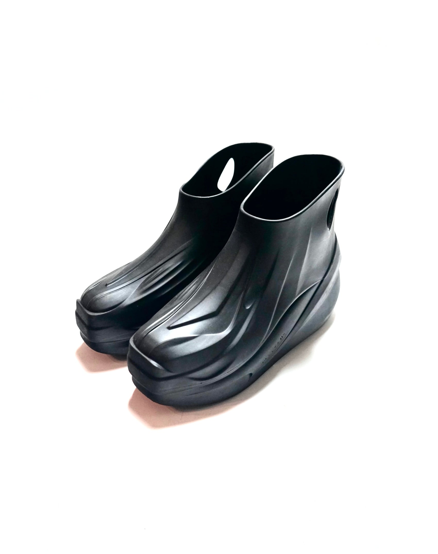 靴 1017 ALYX 9SM MONO BOOT 42 1017 ALYX 9SM Presents Its All-New Mono Boot | Hypebeast