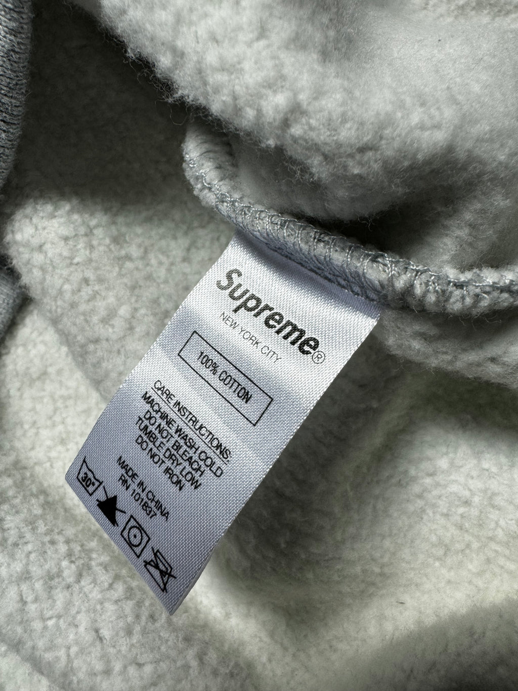 Supreme  Globe Embroidery  Zip up Hoodie FW2020