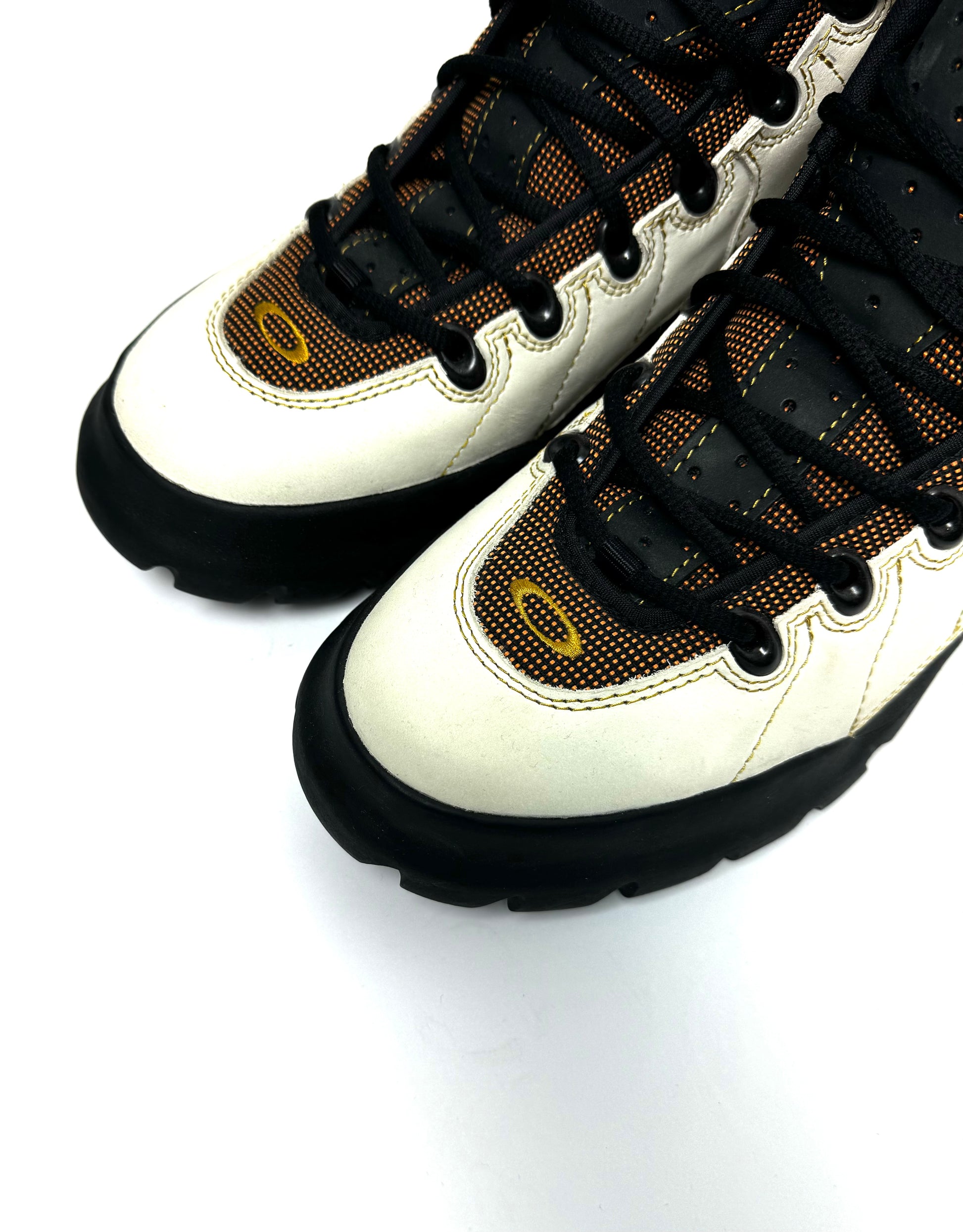 Oakley 2002 Nail 1.0 White Shoe